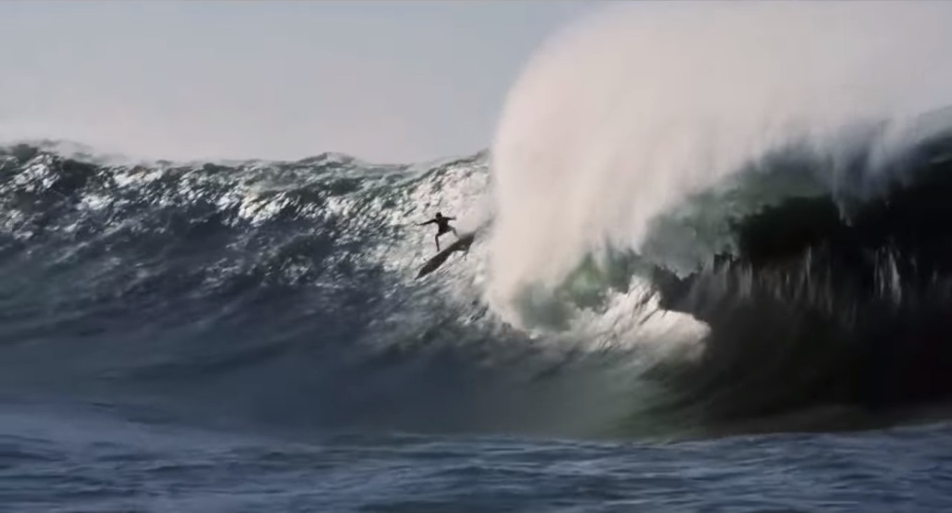 夏だ！海だ！海が勇気を与えてくれる映画特集②『マーヴェリックス／波に魅せられた男たち』伝説の大波に挑んだサーファーの勇気を描く